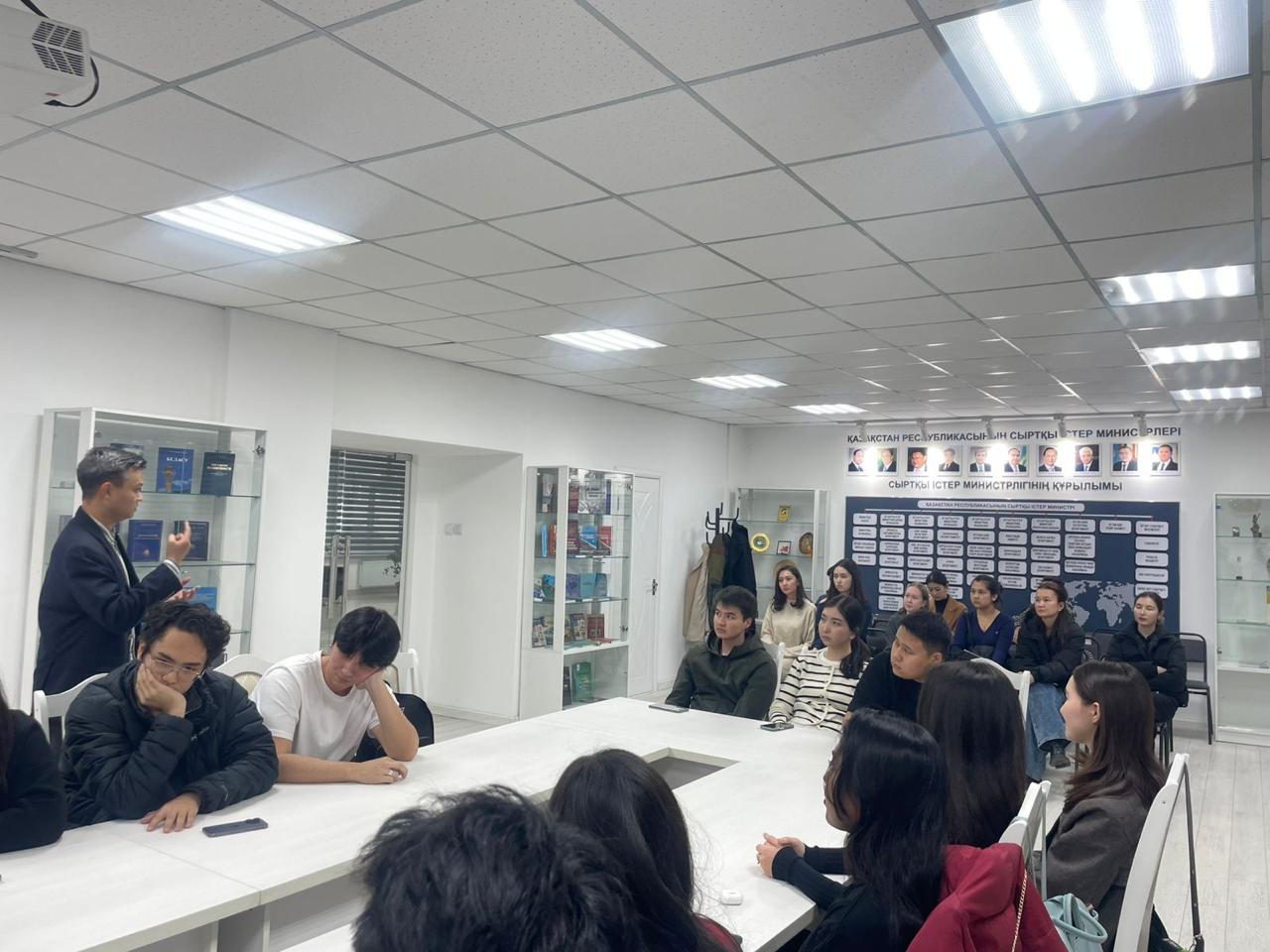 «Магистратура — мүмкіндіктер әлеміне қадам» тақырыбында ақпараттық-бағдар беру кездесуі өтті.